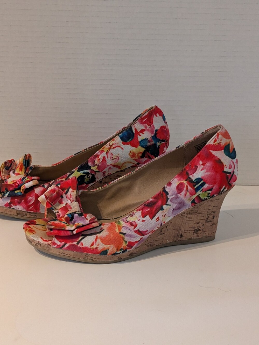 DexFlex Cate Vibrant Floral Peeptoe Wedges Sz. 7 1/2